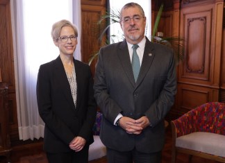 Presidente de Guatemala, Bernardo Arévalo, en reunión con la relatora Especial de las NN. UU. Margaret Satterthwaite
