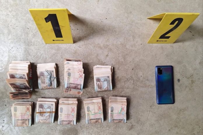 Más de Q60 mil en efectivo localizado en allanamiento realizado en Baja Verapaz. Foto La Hora: PNC