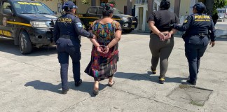 "Los Quichelenses": Madre e hija capturadas por robar celulares en mercado de Chimaltenango