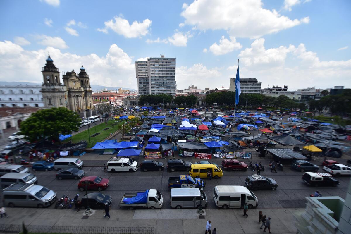 A pesar de las acciones del gobierno, por quinto día consecutivo, STEG acampa en la Plaza de la Constitución