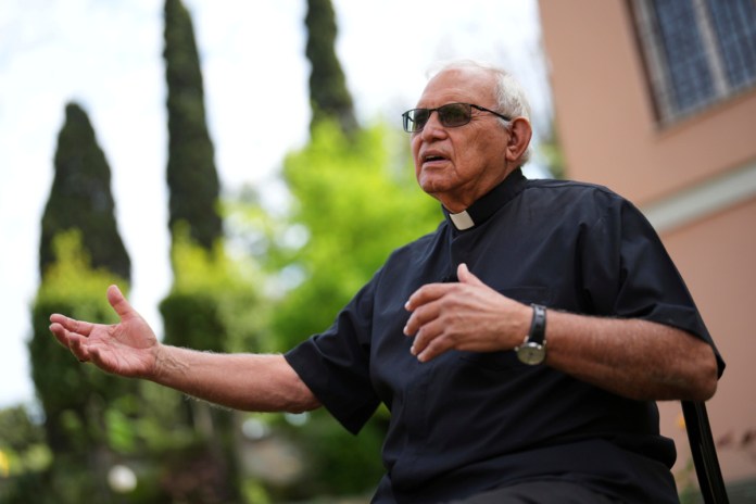 VATICANO-CARDENAL GUATEMALTECO-MIGRACIÓN El cardenal guatemalteco Álvaro Ramazzini durante una entrevista con The Associated Press en la sede de la congregación Scalabriniana, el sábado 3 de mayo de 2025, en Roma. Foto La Hora: AP.