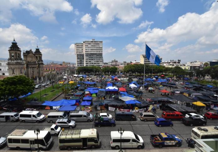 Campamento del STEG continúa por tercer día y afecta el tránsito y paso peatonal por zona 1