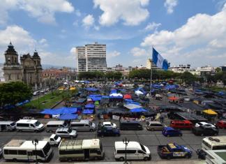 Campamento del STEG continúa por tercer día y afecta el tránsito y paso peatonal por zona 1