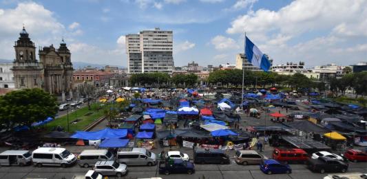 Campamento del STEG continúa por tercer día y afecta el tránsito y paso peatonal por zona 1