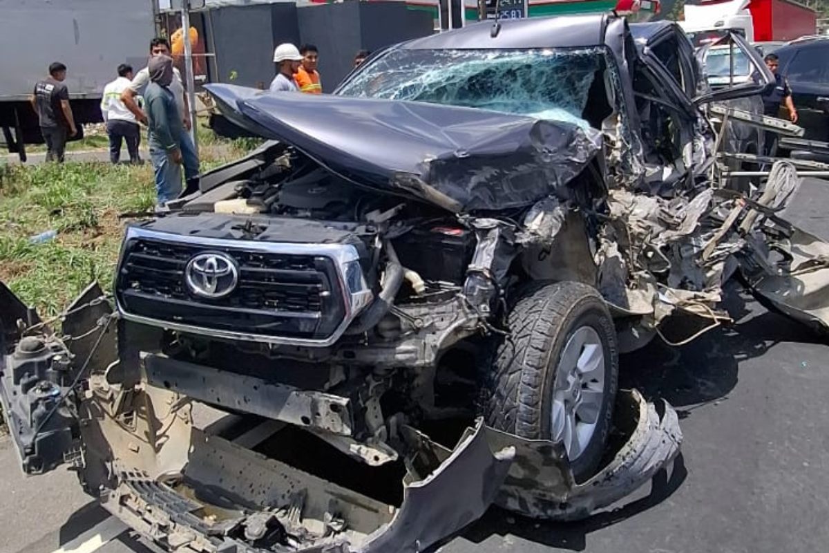 Sacerdotes resultan ilesos tras accidente en el km 4