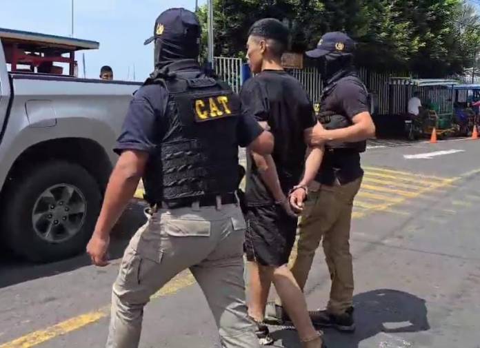Salvador PNC traslada al Salvador a alias «Popeye», supuesto marero salvatrucha capturado en México