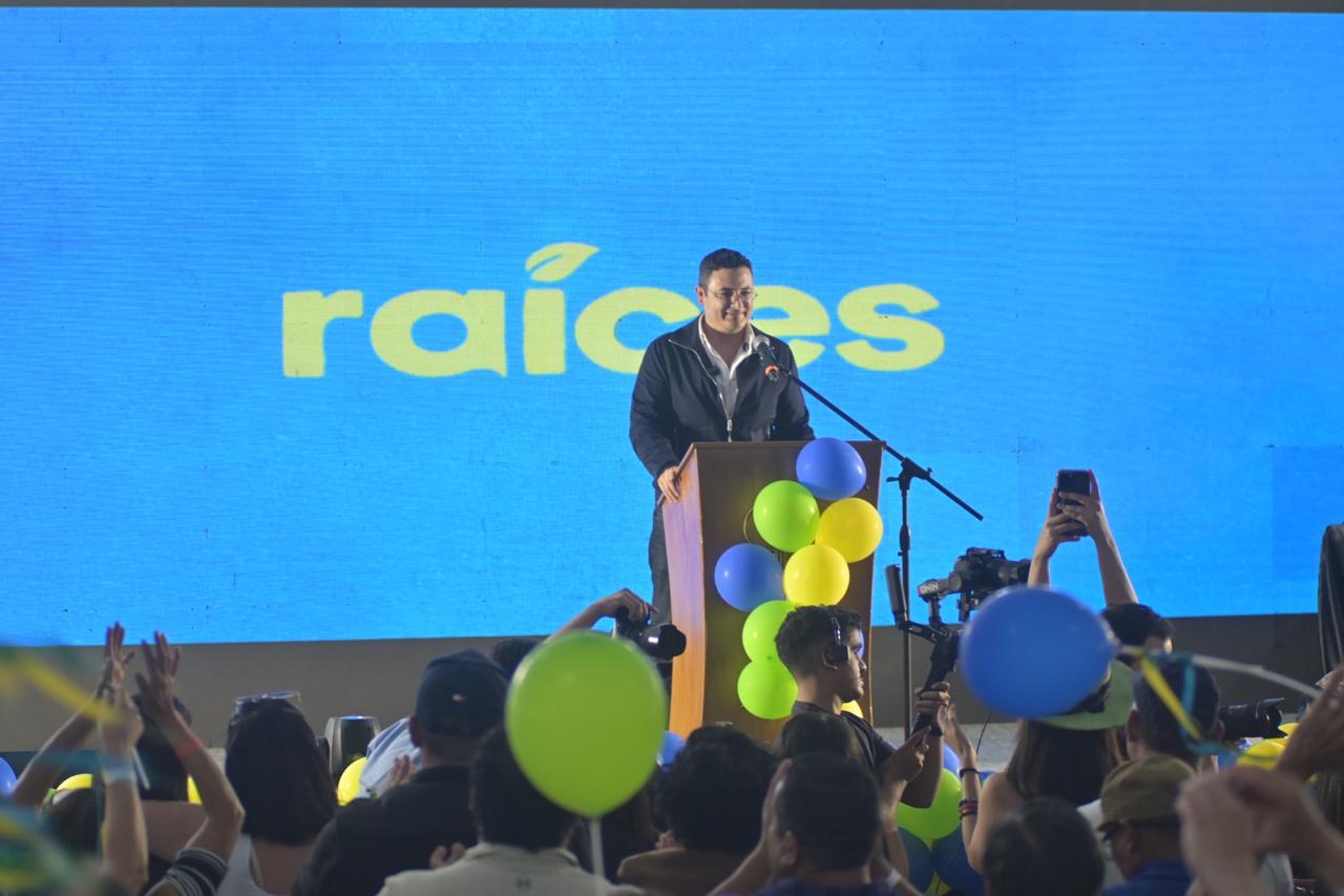 Samuel Pérez lanza Raíces y afirma, sin detallar costos, que el evento fue financiado por integrantes