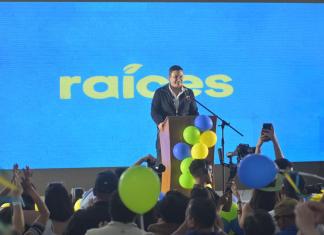 El diputado Samuel Pérez anunció que el nombre del nuevo proyecto político es "Raíces". Foto: La Hora / Fabricio Alonzo.