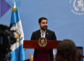 Comadronas recibirán primera mitad del estipendio de Q4 mil este 19 de mayo El secretario de Comunicación Social de la Presidencia, Santiago Palomo, sobre la labor de las comadronas, así como recordar el Día Nacional de la Comadrona este 19 de mayo