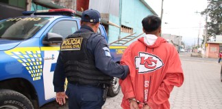 PNC captura al "Skiper" en supuesto punto de venta de drogas en Chimaltenango. Foto La Hora: PNC.