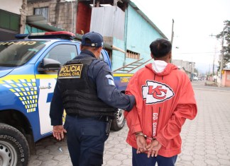 PNC captura al "Skiper" en supuesto punto de venta de drogas en Chimaltenango. Foto La Hora: PNC.