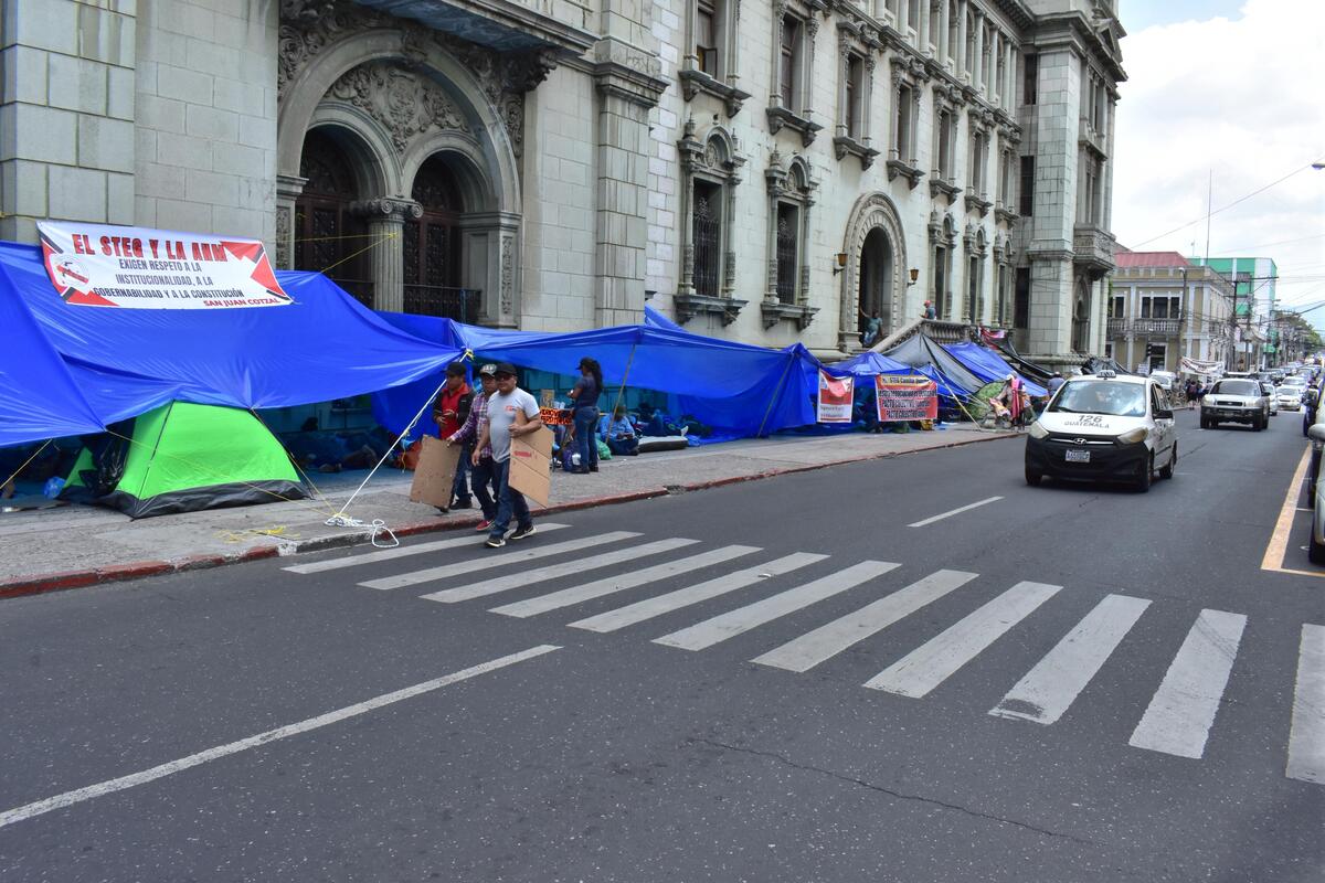 PMT alerta aumento del cruce peatonal por protesta del STEG alrededor del Palacio Nacional