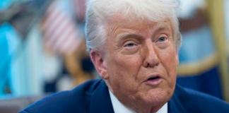 El presidente de EE.UU., Donald Trump, amenazó este viernes al gigante tecnológico Apple con gravar sus productos con un arancel del 25 %. Foto La Hora: EFE Archivo.