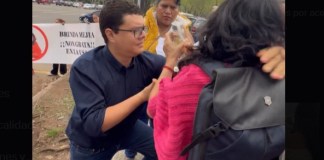 APG repudia agresión contra periodista durante altercado en la USAC. Foto La Hora: captura de pantalla.