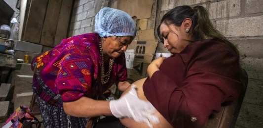 Unicef Guatemala Comadrona en Chichicastenango