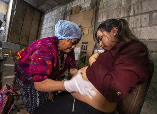 Comadronas: Conoce los lineamientos para recibir el estipendio este 19 de mayo Unicef Guatemala Comadrona en Chichicastenango