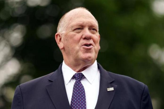 El 'zar de la frontera' de Trump advierte sobre aumento de operativos migratorios en EEUU El zar fronterizo de la Casa Blanca, Tom Homan, habla con los medios en la Casa Blanca, Washington, DC, EE.UU., el 29 de mayo de 2025. Foto La Hora: EFE.