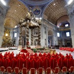 Cardenales durante la Misa de V Novemdiale en memoria del difunto Papa Francisco en la Basílica de San Pedro. Foto La Hora: EFE