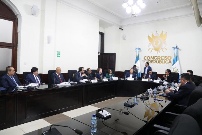 La comisión de Relaciones Exteriores discutió con personal de Cancillería por el acuerdo gubernativo 65-2025. Foto: Congreso