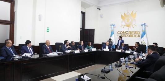 La comisión de Relaciones Exteriores discutió con personal de Cancillería por el acuerdo gubernativo 65-2025. Foto: Congreso