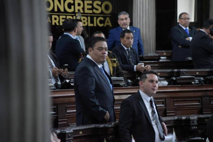 La bancada Vamos dirigida por Allan Rodríguez consigue un espacio más en la comisión de Finanzas del Congreso Foto: La Hora / José Orozco