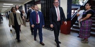 Sin oposición: Henry Arriaga logra su reelección como decano de la Facultad de Derecho de la USAC Henry Arriaga logró su reelección como decano de la Faculta de Derecho de la USAC. Foto La Hora: Facultad de Derecho USAC