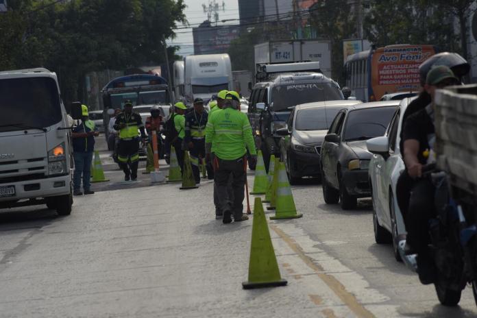 PMT inicia operativo de supervisión y regulación de tránsito sobre la calle Martí ante trabajos de rehabilitación.
