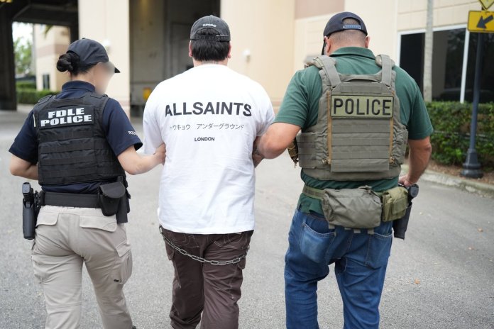 Unas 1.100 personas son arrestadas en el mayor operativo migratorio en historia de Florida