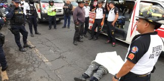 Hombre fallece tras sufrir un ataque armado en la Calzada Roosevelt.