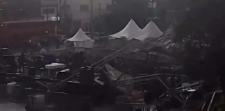 La estructura de un escenario cayó en la Ciudad de México. Foto La Hora: Milenio