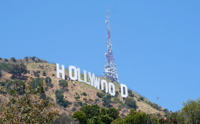 Los aranceles a películas extranjeras, ¿resucitarían Hollywood o sentenciarían su muerte? Hollywood en alerta, Trump estudia aranceles al cine extranjero y se reúne con los grandes estudios.