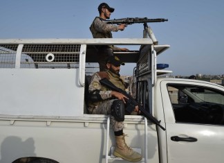 Pakistán cierra su espacio aéreo por escalada en conflicto con la India tras ataques con drones Foto La Hora: EFE/EPA/SHAHZAIB AKBER