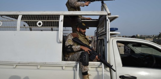 Pakistán cierra su espacio aéreo por escalada en conflicto con la India tras ataques con drones Foto La Hora: EFE/EPA/SHAHZAIB AKBER
