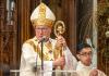 El cardenal Dolan rompe el silencio del Vaticano con la foto de Trump vestido de Papa. Foto La Hora: EFE.
