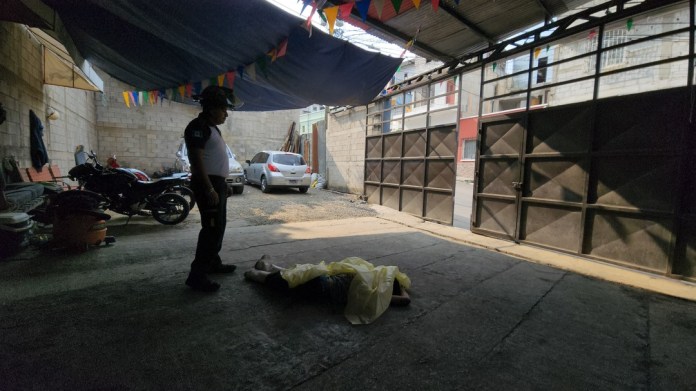 Un hecho armado se registró en el interior de un carwash en Mixco. Foto La Hora: CVB
