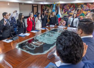 Los delegados del sector empresarial, trabajador y gubernamental son juramentados para la Comisión Nacional del Salario 2025-2027. Foto: Ministerio de Trabajo