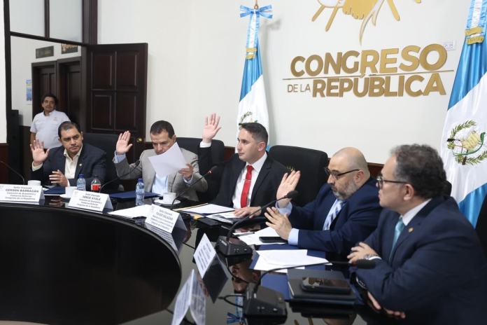 comisionsupercompetencia Los integrantes de la comisión de Economía tendrán una reunión la última semana de mayo para conocer los resultados de las evaluaciones de los candidatos a la Superintendencia de Competencia. Foto: Congreso de la República