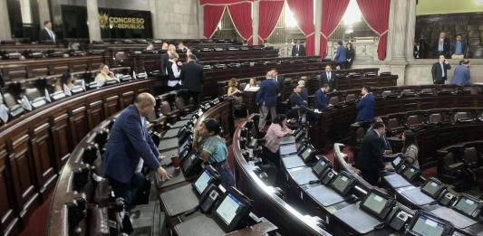 Pocos diputados han atendido la convocatoria para elegir a los directores de la Superintendencia de Comptencia. Foto: La Hora / José Orozco