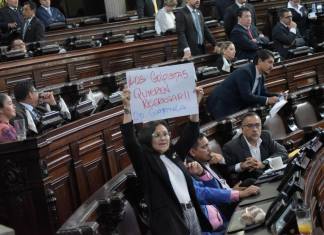 Mientras la diputada de Semilla, Brenda Mejía, denuncia a supuestos golpistas en en el Congreso, los diputados de VOS renunciaron a ocupar un espacio en la junta directiva. Foto: La Hora / José Orozco