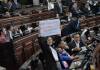 Mientras la diputada de Semilla, Brenda Mejía, denuncia a supuestos golpistas en en el Congreso, los diputados de VOS renunciaron a ocupar un espacio en la junta directiva. Foto: La Hora / José Orozco