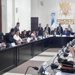 La mayoría de los jefes de bloque se resisten a derogar el aumento de sueldo para los diputados. Foto: La Hora / Daniel Ramírez