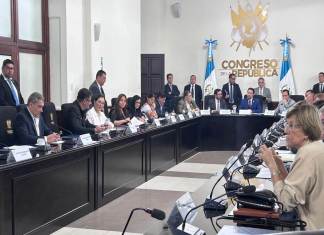 La mayoría de los jefes de bloque se resisten a derogar el aumento de sueldo para los diputados. Foto: La Hora / Daniel Ramírez
