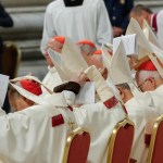 Cardenales durante la Novena Misa Novendial en memoria del papa Francisco en la Basílica de San Pedro. Foto La Hora: EFE