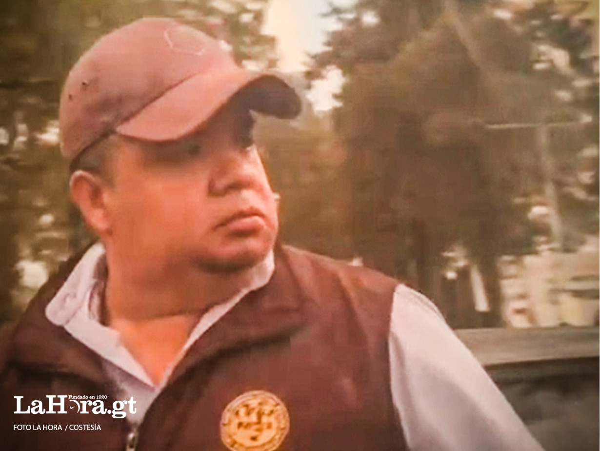 Altercado USAC: persona con chaleco de la U insulta; “voy a pedir tu cabeza”, la respuesta