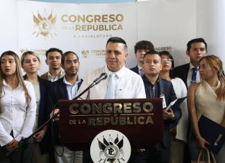 El diputado Nery Rodas impulsa la exoneración del ISR a empresas que contraten a jóvenes recién graduados. Foto: Congreso de la República