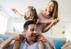 Una noche sin pantallas, una familia más conectada. En medio del ruido digital, regalarse una noche a la semana sin tecnología puede transformar la convivencia.