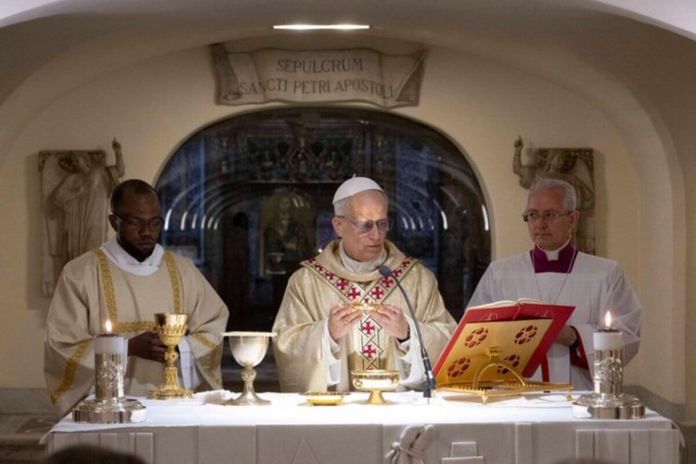 grutasleonxiv El papa León XIV acudió a las Grutas Vaticanas en el primer domingo como pontífice. Foto: VaticanNews