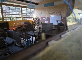 Muchos edificios escolares continúan en malas condiciones. Foto La Hora: Archivo.