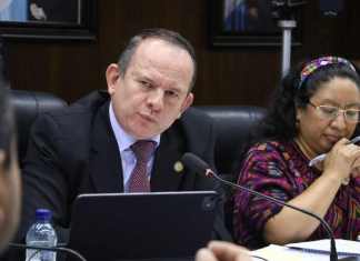 El ministro de Desarrollo, Abelardo Pinto, responde por la creación de un nuevo partido político por algunos diputados de Semilla. Foto: Congreso de la República