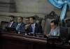 El presidente del Congreso, Nery Ramos, haciendo un llamado a los diputados para registrar su asistencia. Foto: La Hora / José Orozco